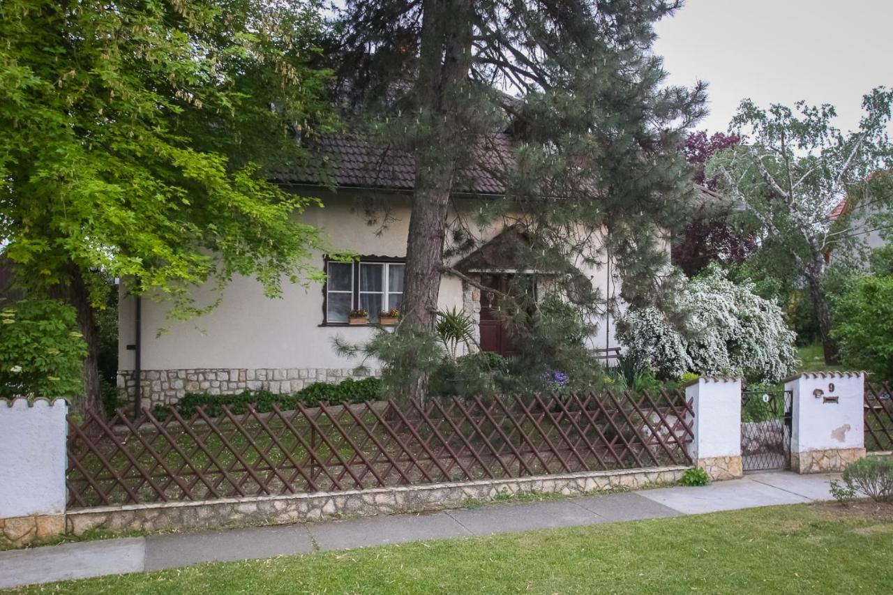 Hellenyi Apartmanok ハルカーニャ エクステリア 写真